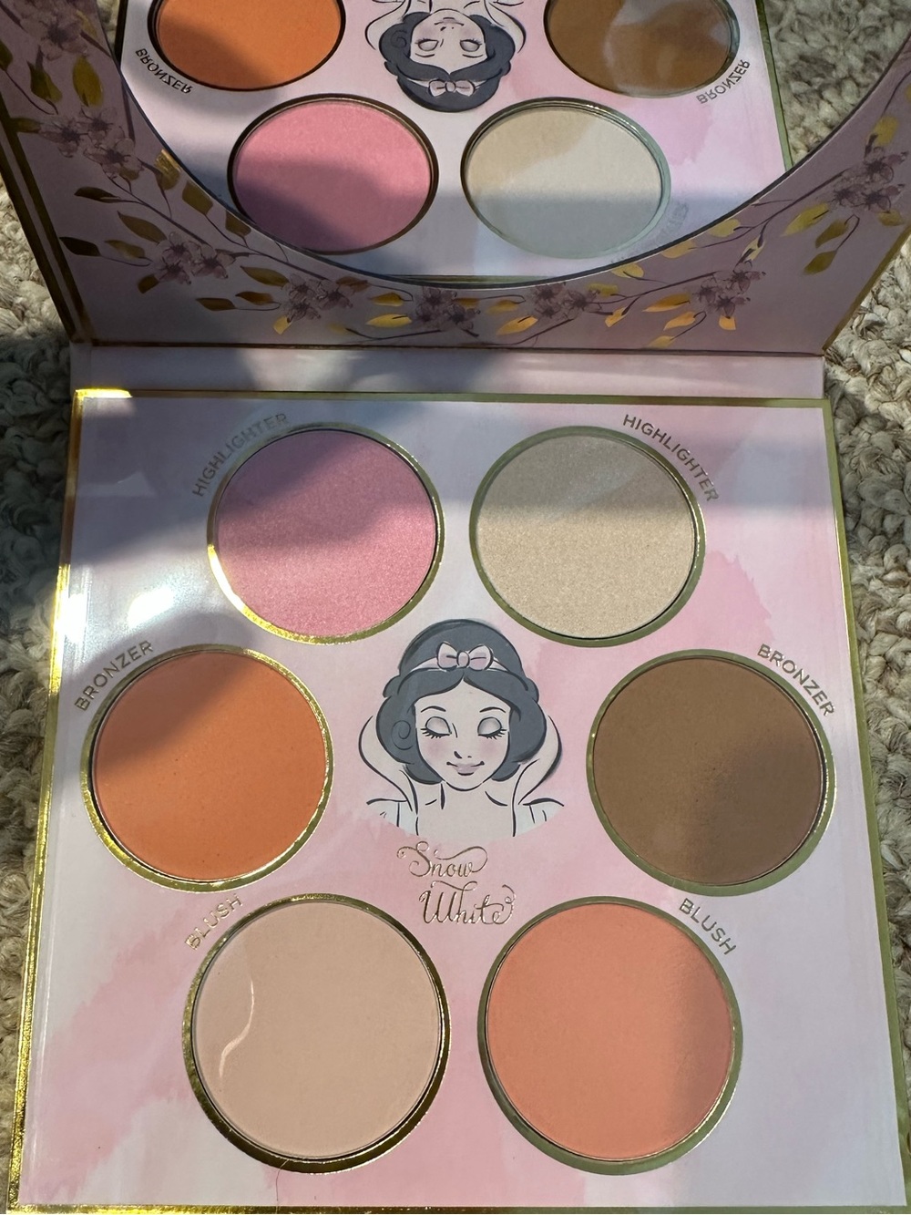 Disney Snow White Makeup Face Palette - Picture 3 of 5